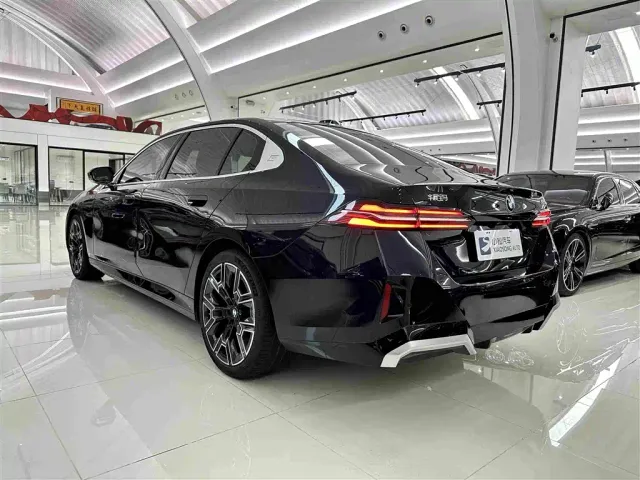 BMW 5 Series — Фото автомобиля 5