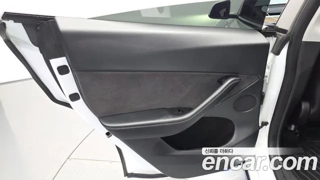 Tesla Model Y — Фото автомобиля 14