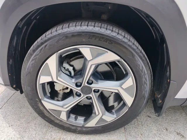 Geely Boyue L 2023 1.5TD DCT Premium — Фото автомобиля 24