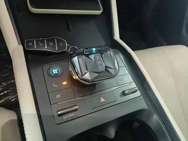 BYD Qin L — Фото автомобиля 13