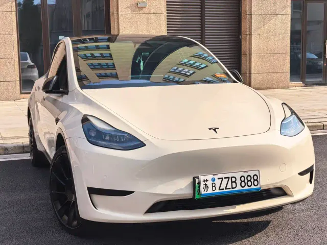 Tesla Model Y — Фото автомобиля 7