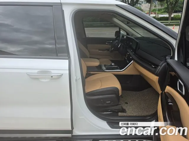 Kia Carnival Generation 4 — Фото автомобиля 14