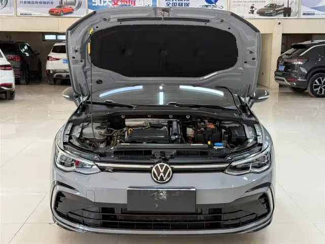 Volkswagen Golf — Фото автомобиля 7