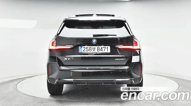 BMW X1 U11 — Фото автомобиля 3