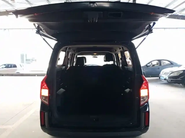 Wuling Zhengcheng — Фото автомобиля 18
