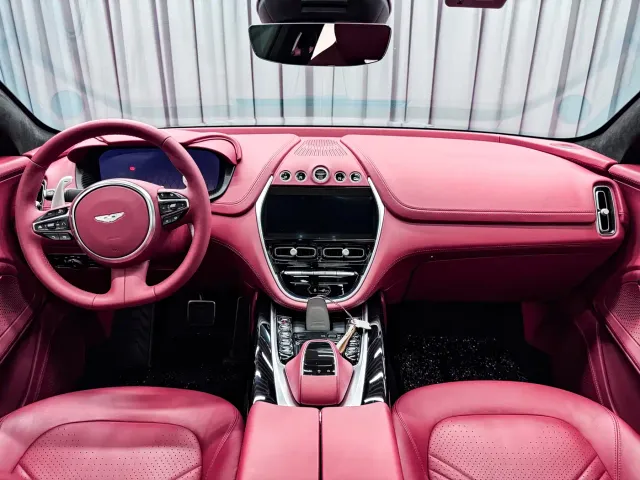 Aston Martin DBX — Фото автомобиля 4