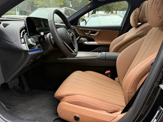Mercedes-Benz E-Class — Фото автомобиля 3