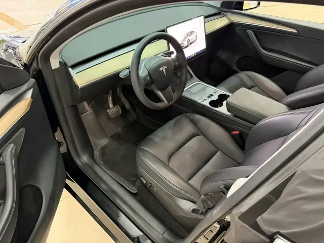 Tesla Model Y — Фото автомобиля 5