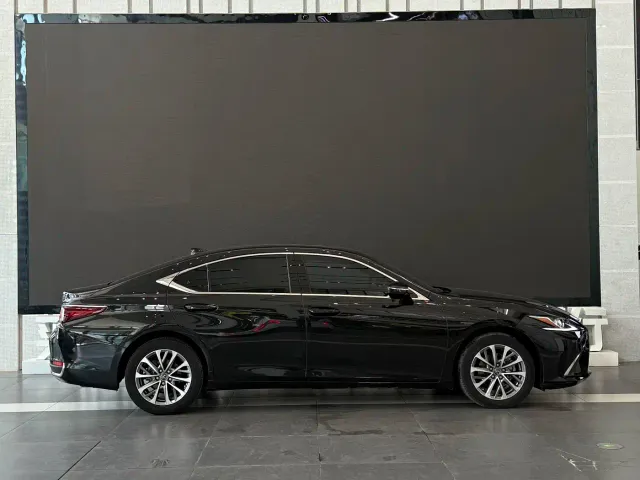 Lexus ES — Фото автомобиля 3