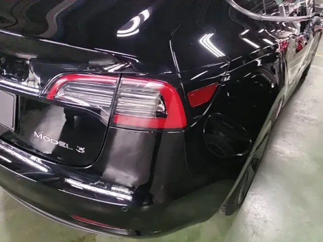 Tesla Model 3 — Фото автомобиля 7