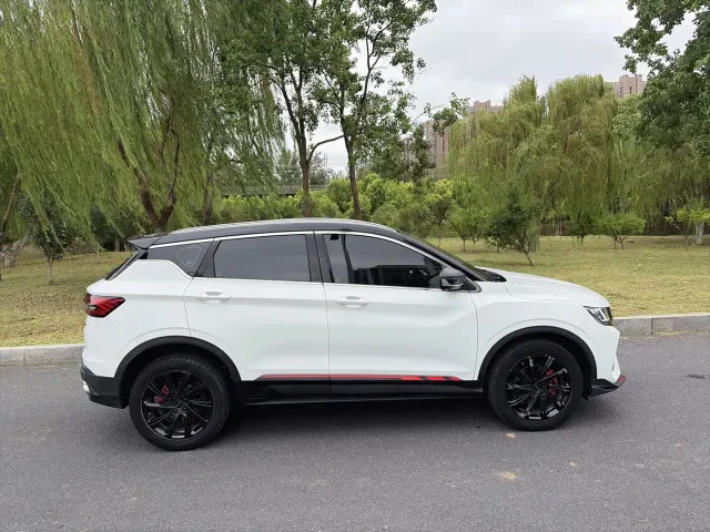 Geely Binyue — Фото автомобиля 5