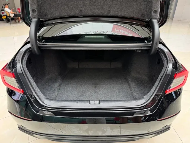 Honda Accord — Фото автомобиля 9