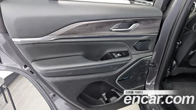 Jeep Cherokee Grand Cherokee(WL) 3.6 Overland — Фото автомобиля 19