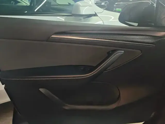 Tesla Model Y — Фото автомобиля 7