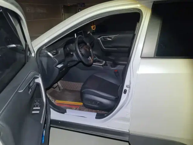 Toyota RAV4 — Фото автомобиля 9