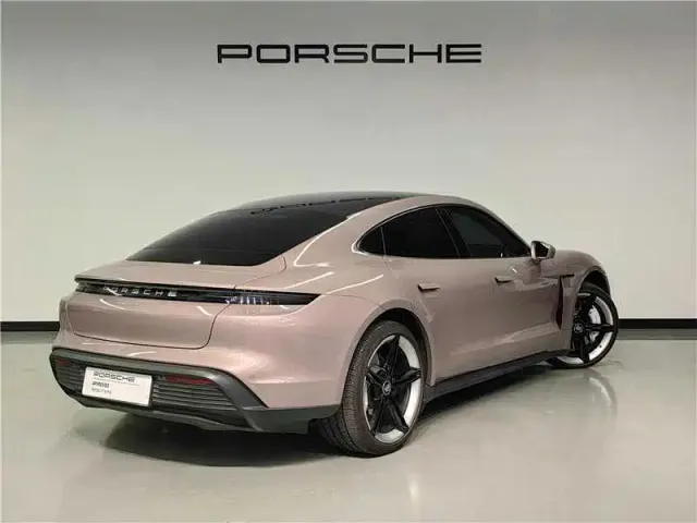 Porsche Taycan — Фото автомобиля 6