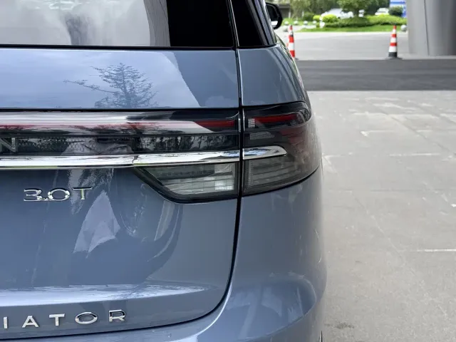 Lincoln Aviator — Фото автомобиля 8