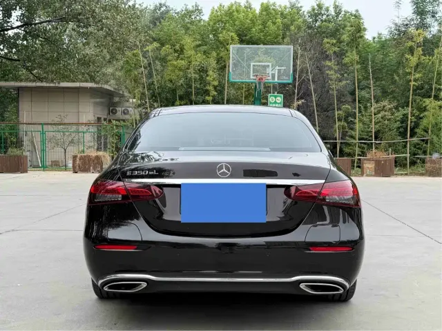 Mercedes-Benz E-Class — Фото автомобиля 5