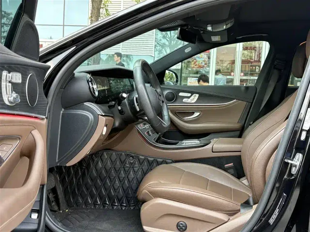 Mercedes-Benz E-Class — Фото автомобиля 6