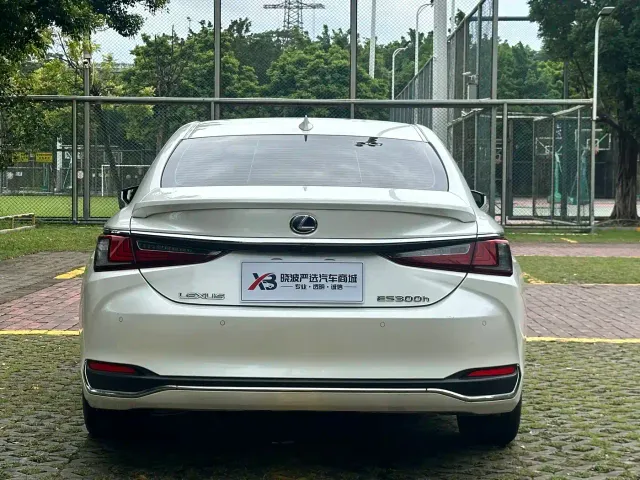 Lexus ES — Фото автомобиля 17