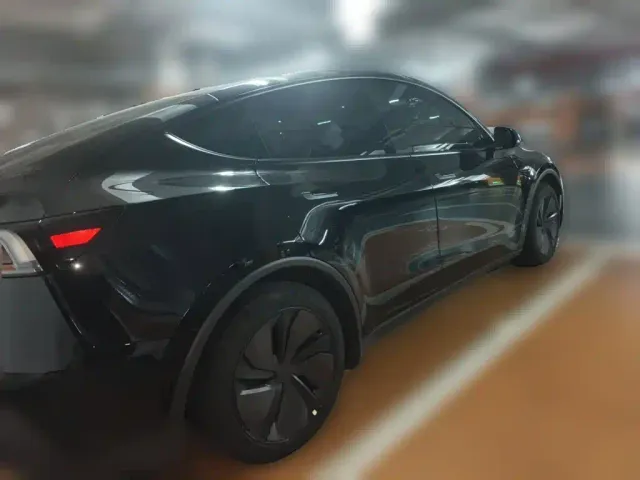Tesla Model Y — Фото автомобиля 6