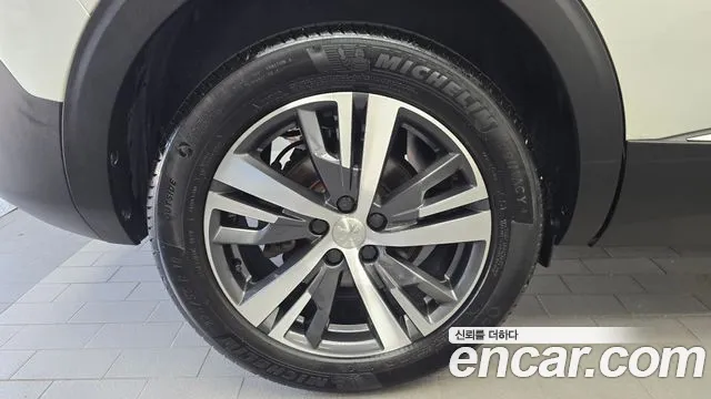 Peugeot 5008 5008 2 поколение 1.2 Pure Tech Allure — Фото автомобиля 5
