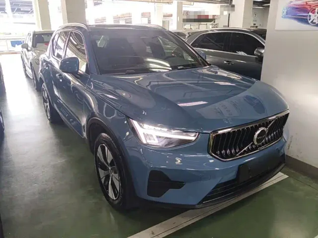 Volvo XC40 — Фото автомобиля 3