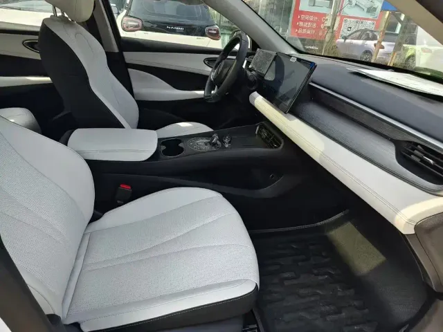 BYD Seal 05 DM-i — Фото автомобиля 9