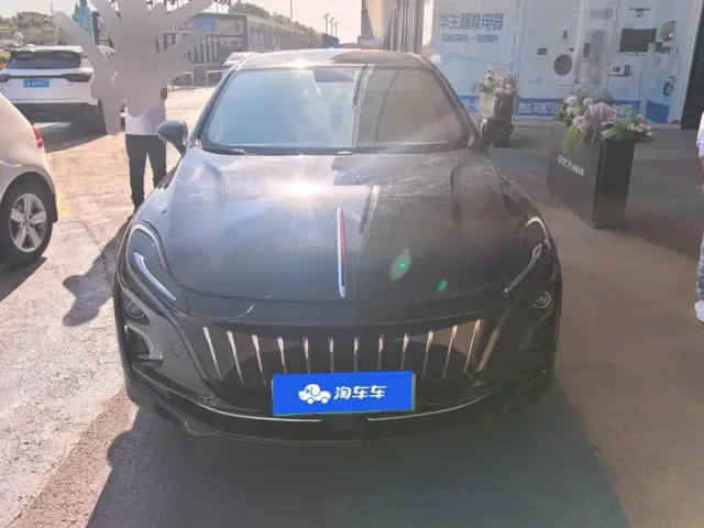 Hongqi E-QM5 — Фото автомобиля 2