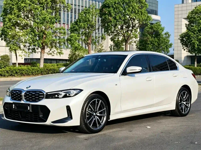 Фотография автомобиля — BMW 3 Series