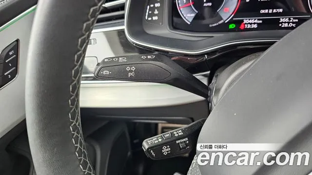 Audi Q8 55 TFSI quattro Premium — Фото автомобиля 28