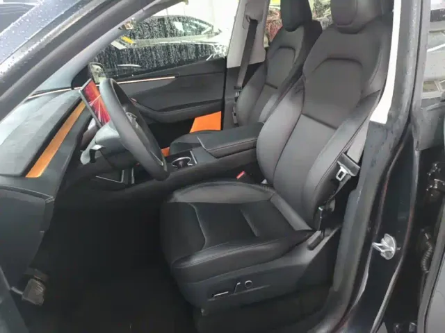 Tesla Model Y — Фото автомобиля 14