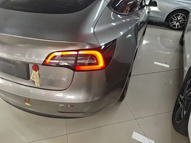 Tesla Model 3 — Фото автомобиля 7