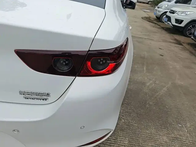 Mazda Axela — Фото автомобиля 7
