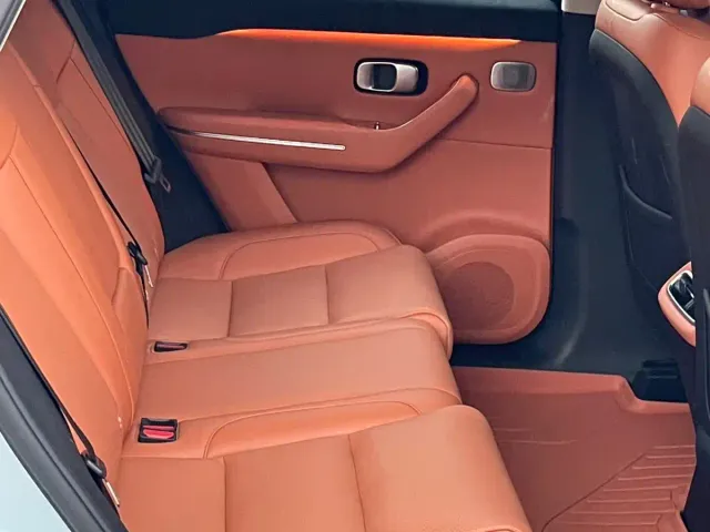 Leapmotor C10 — Фото автомобиля 9