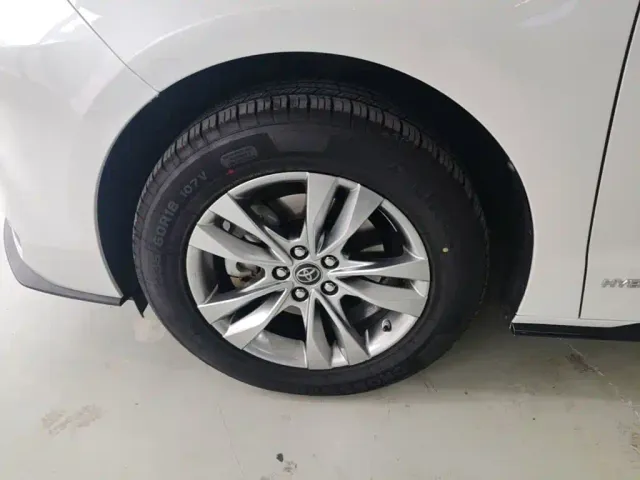 Toyota Sienna — Фото автомобиля 22