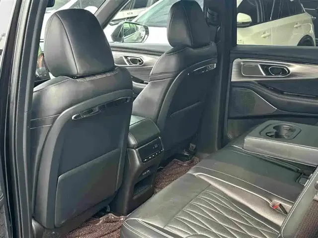 GAC Trumpchi GS8 — Фото автомобиля 11
