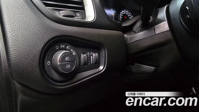 Jeep Renegade — Фото автомобиля 27