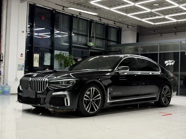Фотография автомобиля — BMW 7 Series