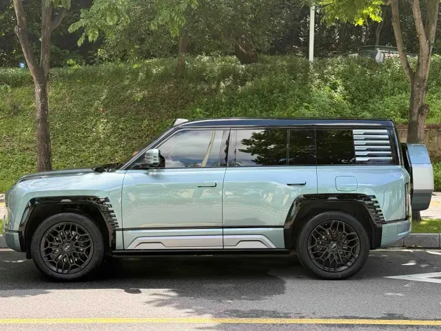 BYD U8 — Фото автомобиля 5