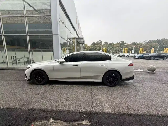 BMW 5 Series — Фото автомобиля 8