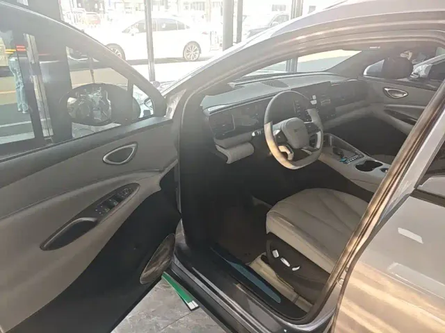 BYD Sealion 06 — Фото автомобиля 11