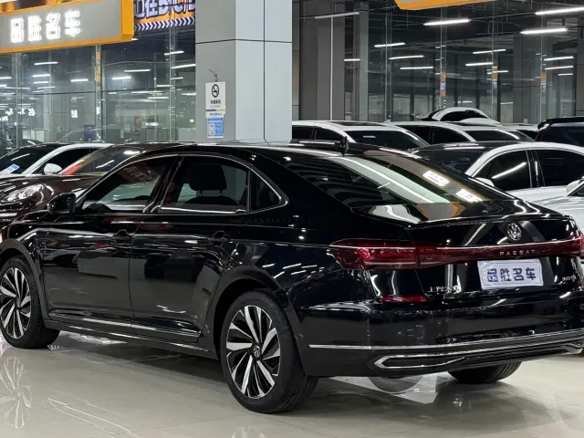 Volkswagen Passat — Фото автомобиля 3