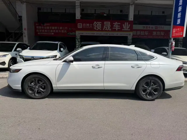 Honda Accord — Фото автомобиля 3
