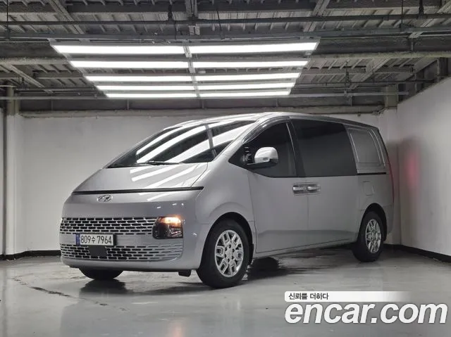 Фотография автомобиля — Hyundai Staria