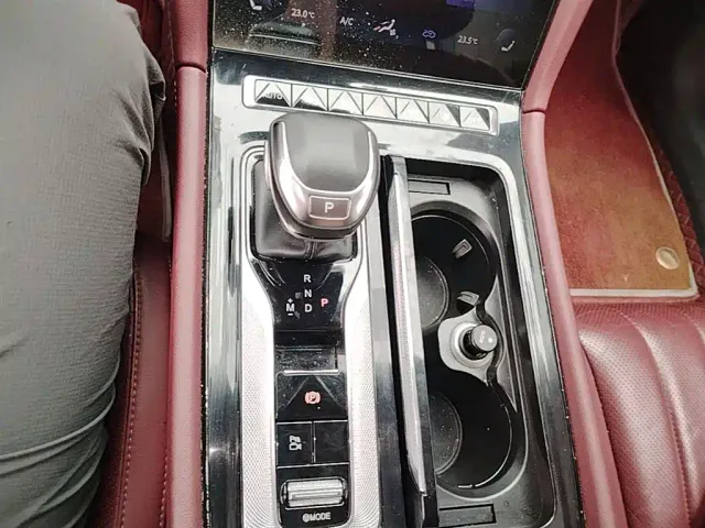 Hongqi H5 — Фото автомобиля 13