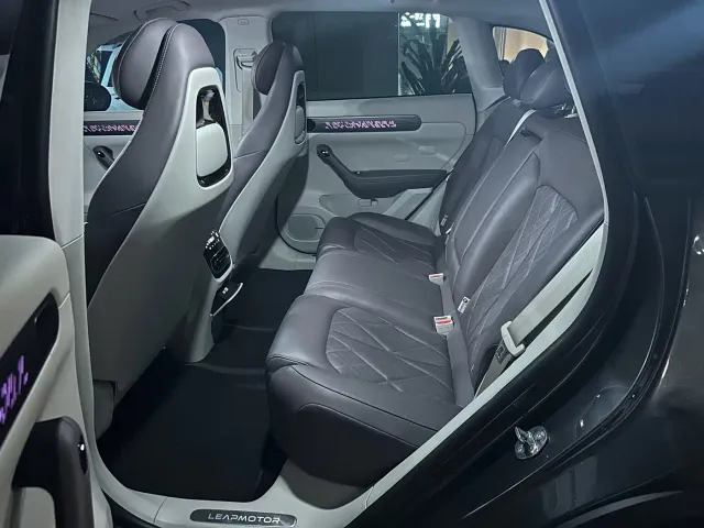 Leapmotor C11 — Фото автомобиля 5