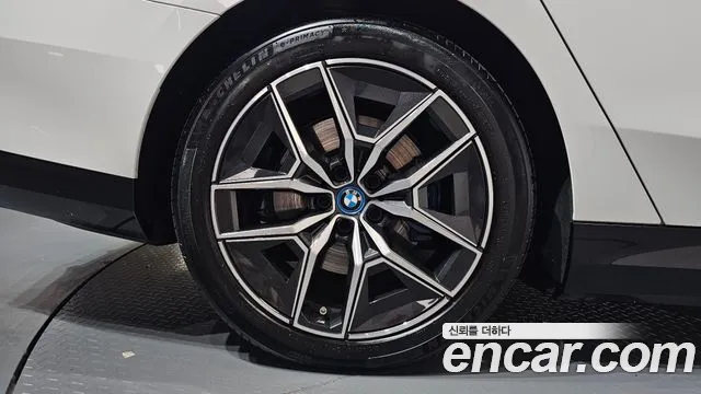 BMW i5 G60 — Фото автомобиля 6