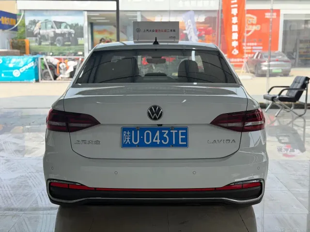 Volkswagen Lavida — Фото автомобиля 15