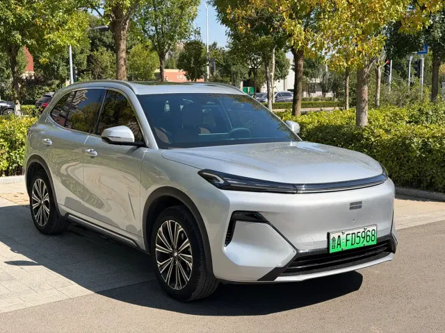 Geely Galaxy Starship 7 EM-i — Фото автомобиля 3